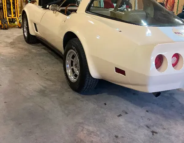 
								Chevrolet Corvette C3 de 1980 complet									